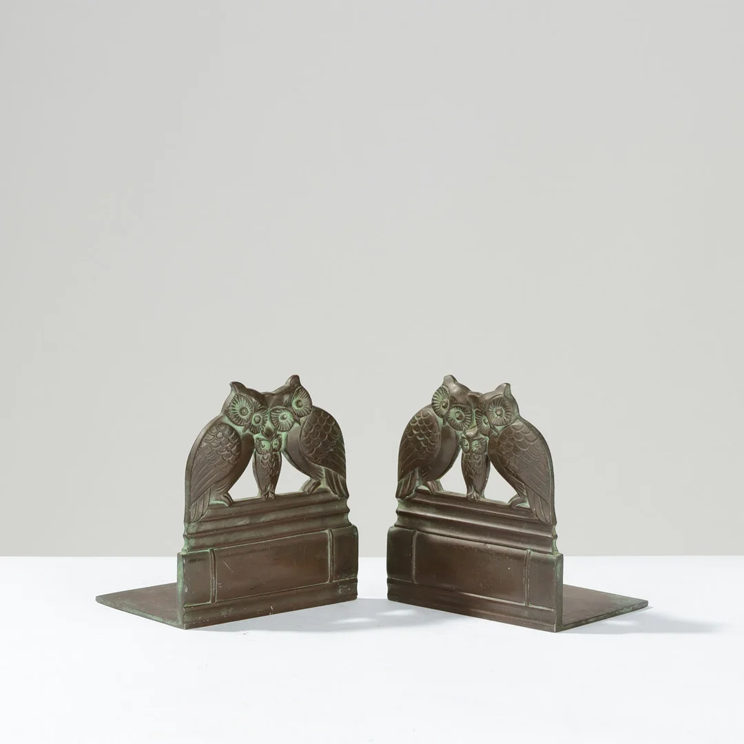 JUST ANDERSEN (1884-1943). A pair of bookends in disko metal ornamented with owl family motifs, designed in 1940, model no. 2254, Copenhagen, Denmark, (2). — Other metals — Palsgaard Kunstauktioner