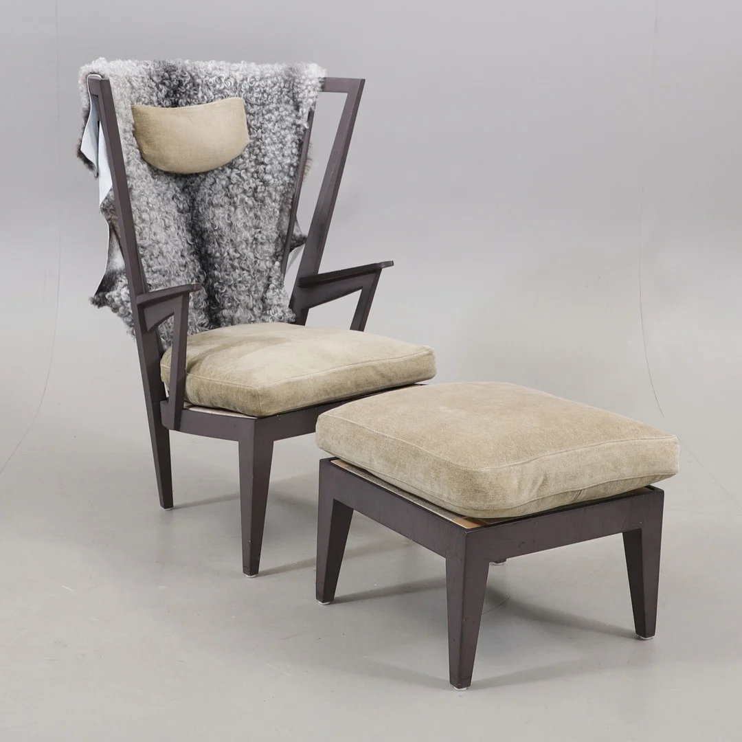 NIRVAN RICHTER. "Länstol", fåtölj samt fotpall, Norrgavel, formgiven 1993. — Armchairs & Chairs — Växjö Auktionskammare