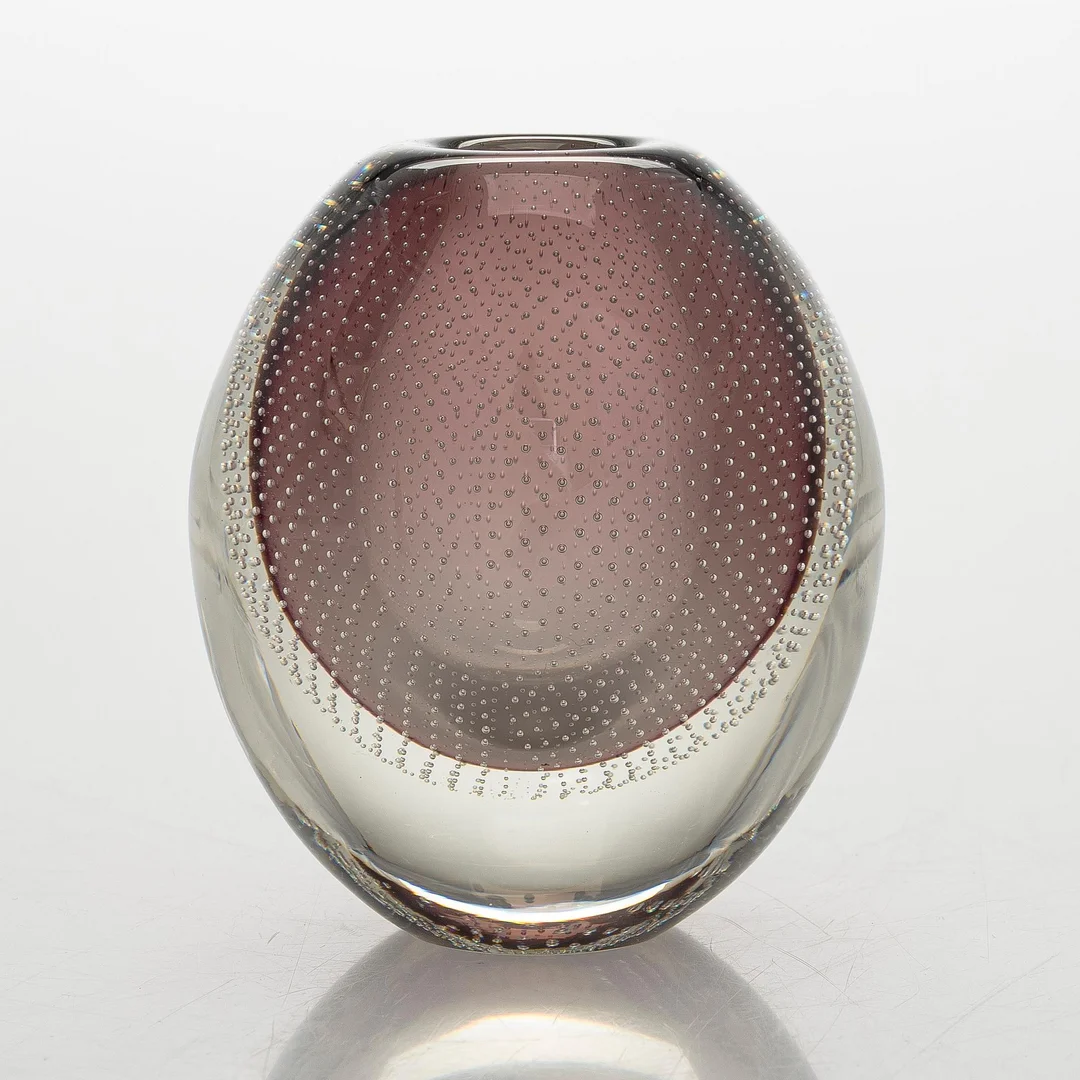 Gunnel Nyman, vas, modell "GN 17", signerad G. Nyman Nuutajärvi. — Design/Glas — Bukowskis