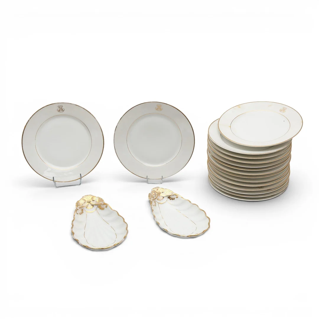 Set of Limoges dinner plates with gilt rim, 20th century. — Ceramics & Porcelain — Balclis