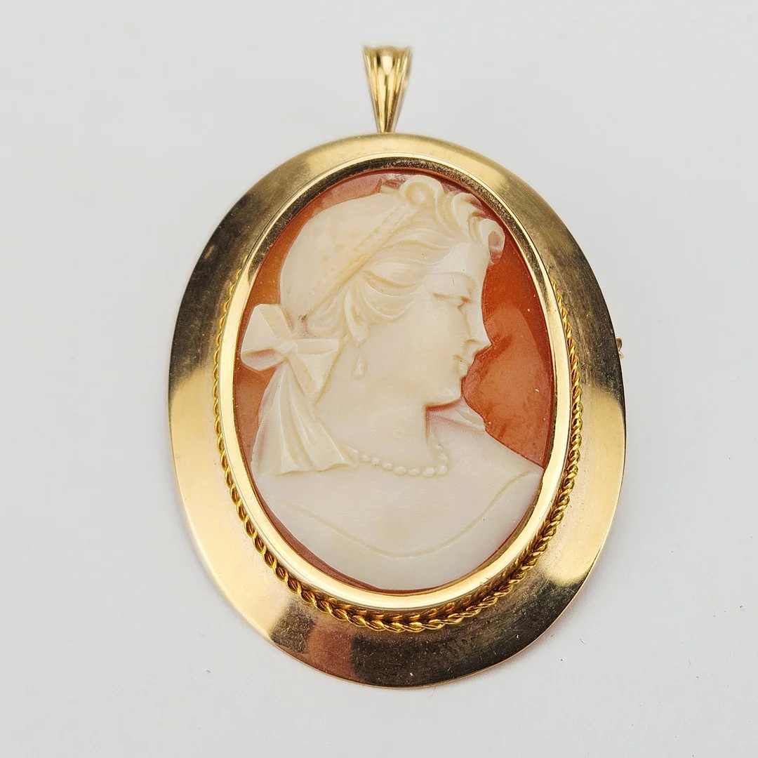 BROSCH/HÄNGE, guld, 18K, med camé, GD& Co, Malmö 1956, total vikt ca. 6,7 gram. — Brooches & Pendants — Auktionshuset Thörner & Ek