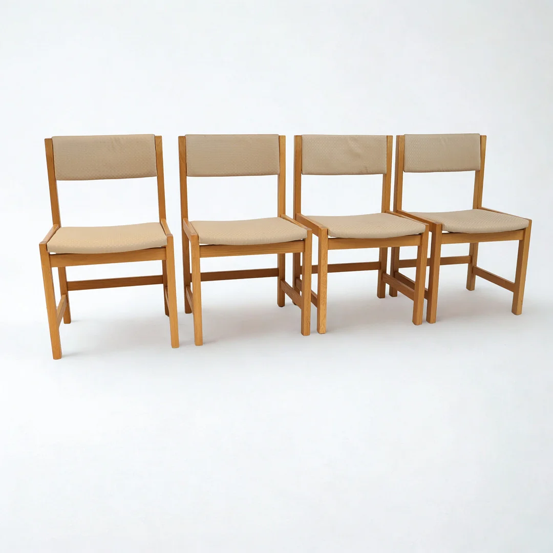 STOLAR 4st, ek, 1900-talets andra hälft, textil klädsel. — Armchairs & Chairs — Falun Auktionsbyrå