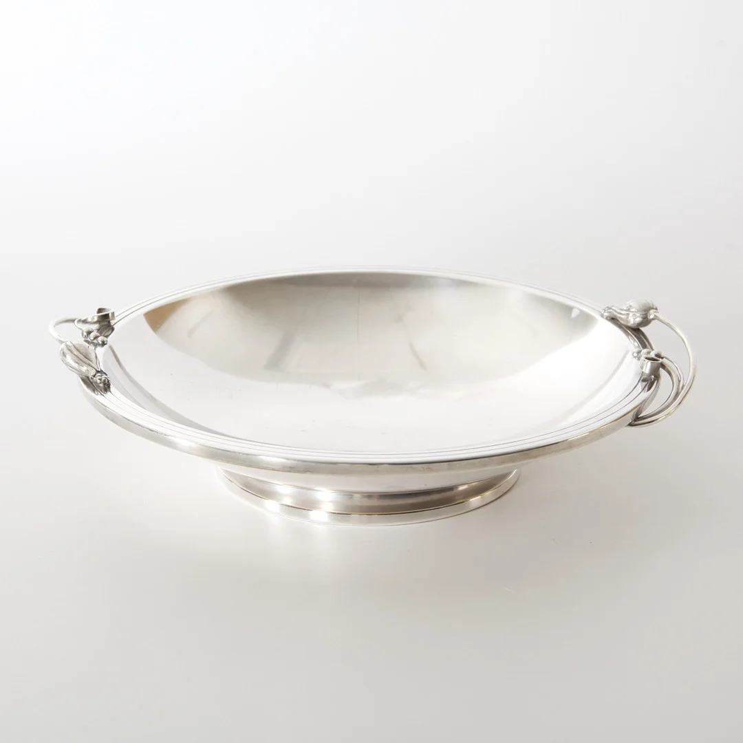 FAT MED HÄNKLAR, nysilver, 1900-talets andra hälft. — Silver plated — Auktionsverket Engelholm