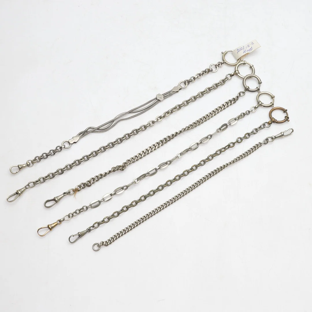 KLOCKKEDJOR, parti, 6 delar, vitmetall. — Objet de vertu & Miscellaneous — Gomér & Andersson Norrköping