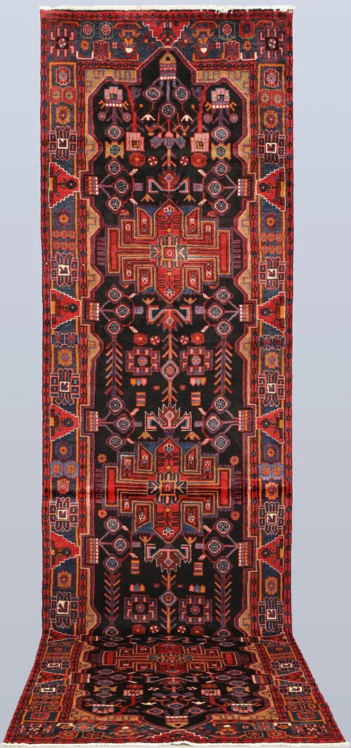 MATTA, "Hamadan", galleri, 440 x 118 cm. — Oriental Carpets & Textiles — Helsingborgs Auktionskammare