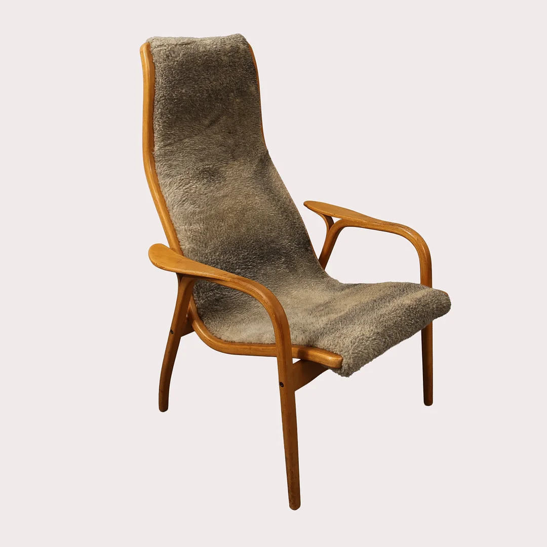 YNGVE EKSTRÖM. Fåtölj "Lamino" stomme i bok, ljusgrå klädsel, stämplad Swedese. — Armchairs & Chairs — Limhamns Auktionsbyrå