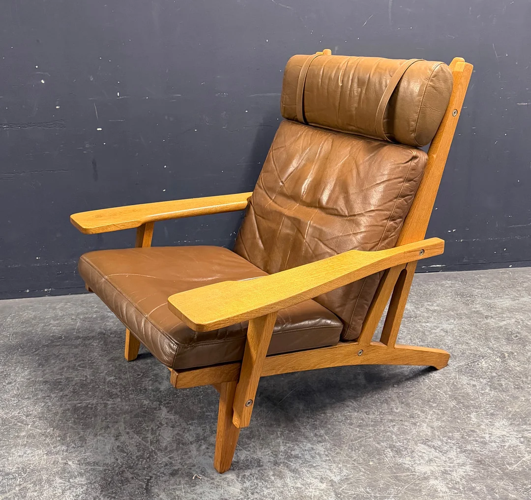 HANS J. WEGNER. GE 375 Sessel für Getama. — Armchairs & Chairs — Colombos