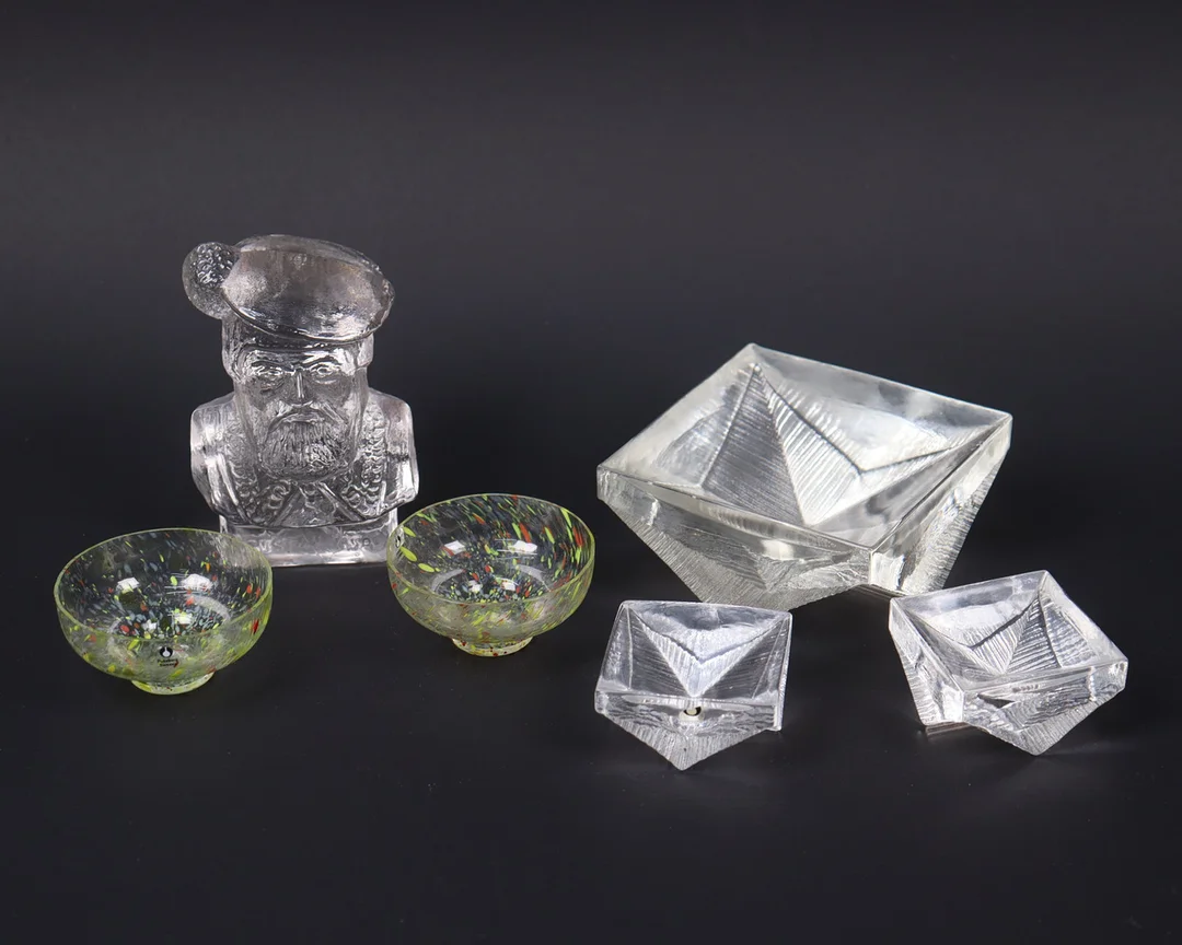 PUKEBERG, figurin och skålar i glas, 6 delar. — Utility glass — Markus Auktioner