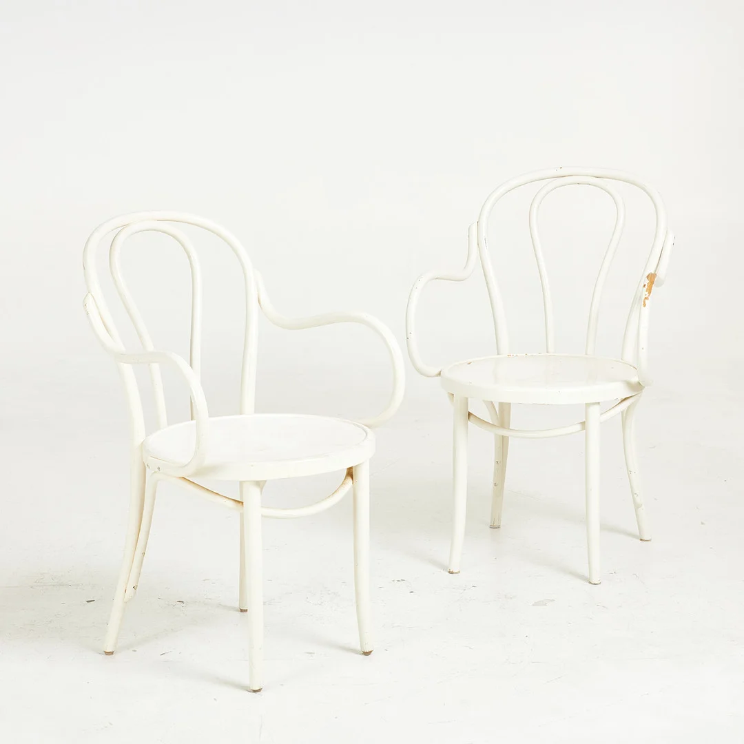 GILLIS LUNDGREN. Karmstolar, 1 par, "Öglan", Ikea, 1900-talets andra hälft, vitmålade. — Armchairs & Chairs — Stockholms Auktionsverk Sickla