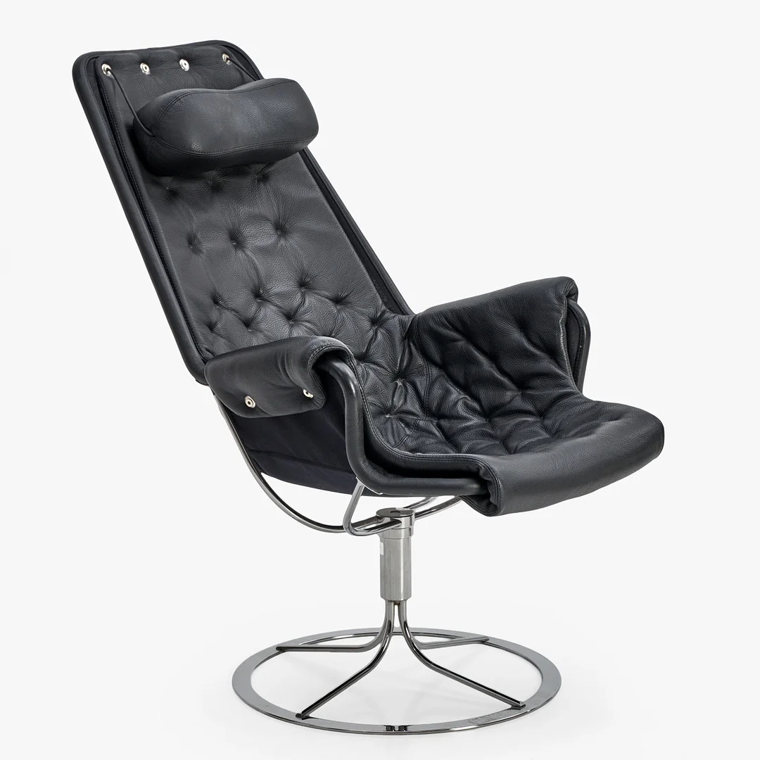 BRUNO MATHSSON. Fåtölj, "Jetson", Dux, svart skinnklädsel, kromad benställning. — Armchairs & Chairs — Crafoord Auktioner Stockholm