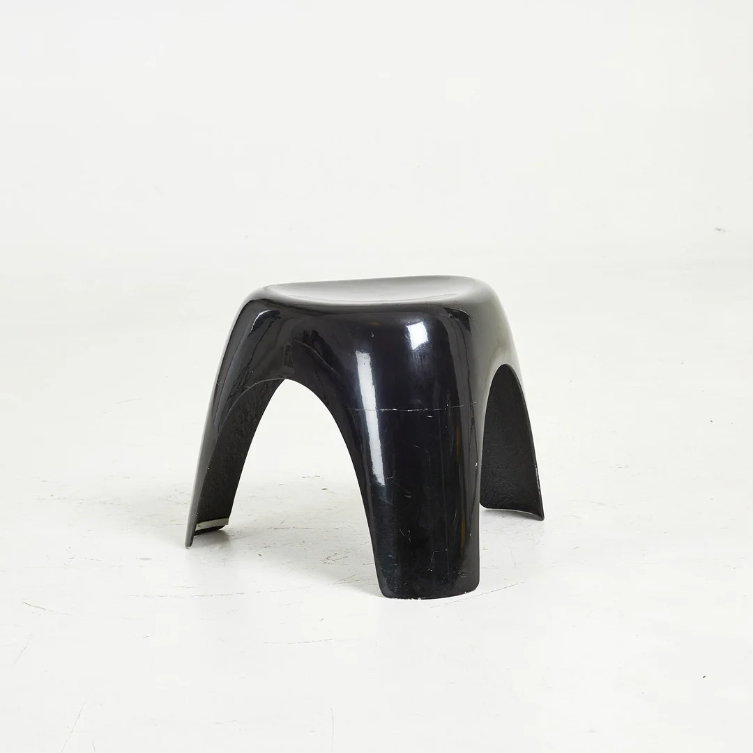 PALL, "Elephant Stool", Sori Yanagi för Habitat, gjuten plast, etikettmärkt, 2001. — Armchairs & Chairs — Stockholms Auktionsverk Sickla