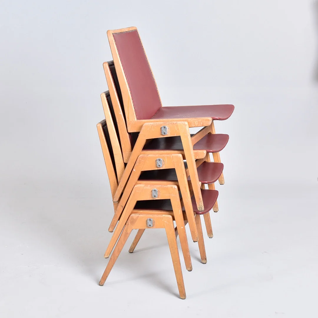 TEATERSTOLAR med nitad sits och rygg, 4 st, Bombenstabil, Tyskland, 1900-talets första del. — Armchairs & Chairs — Halmstads Auktionskammare