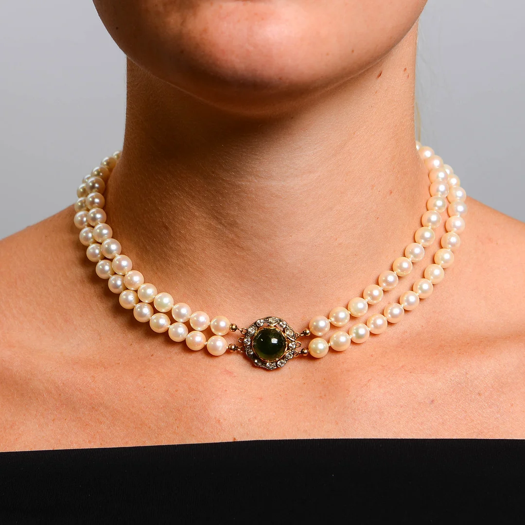 PÄRLCOLLIER, 18K guld lås med stenar, Heribert Engelbert AB, Stockholm, 1962. — Necklace — Formstad Auktioner