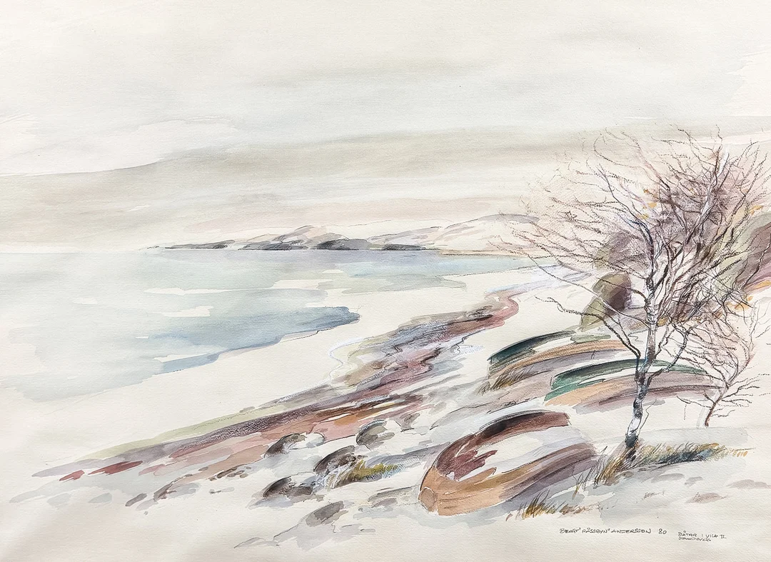 BENGT ANDERSSON RÅSSBYN. AKVARELL, "Båtar i vila II Strandbynäs", signerad, daterad-80. — Engravings & Prints — Auktionshuset STO Bohuslän