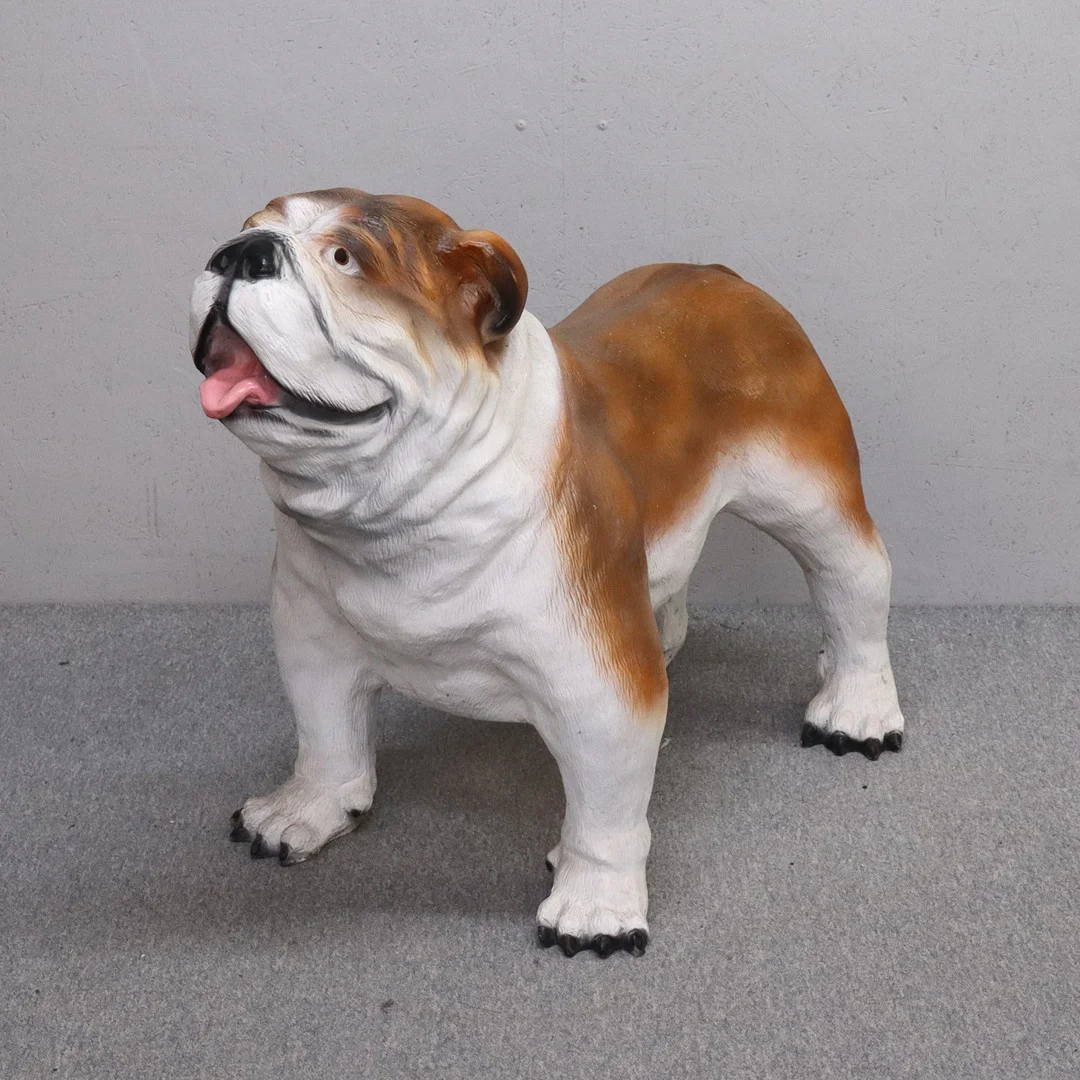 ENGELSK BULLDOG, stor skulptur i bemålat harts/glasfiber. — Miscellaneous — Markus Auktioner