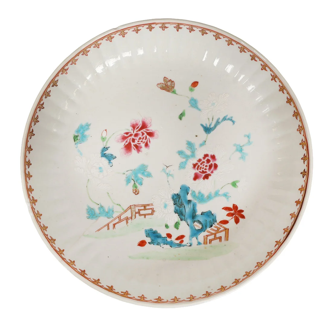 A CHINESE QING DYNASTY (1644-1912) PORCELAIN FOLIATE DISH. — Ceramics & Porcelain — Bishop & Miller