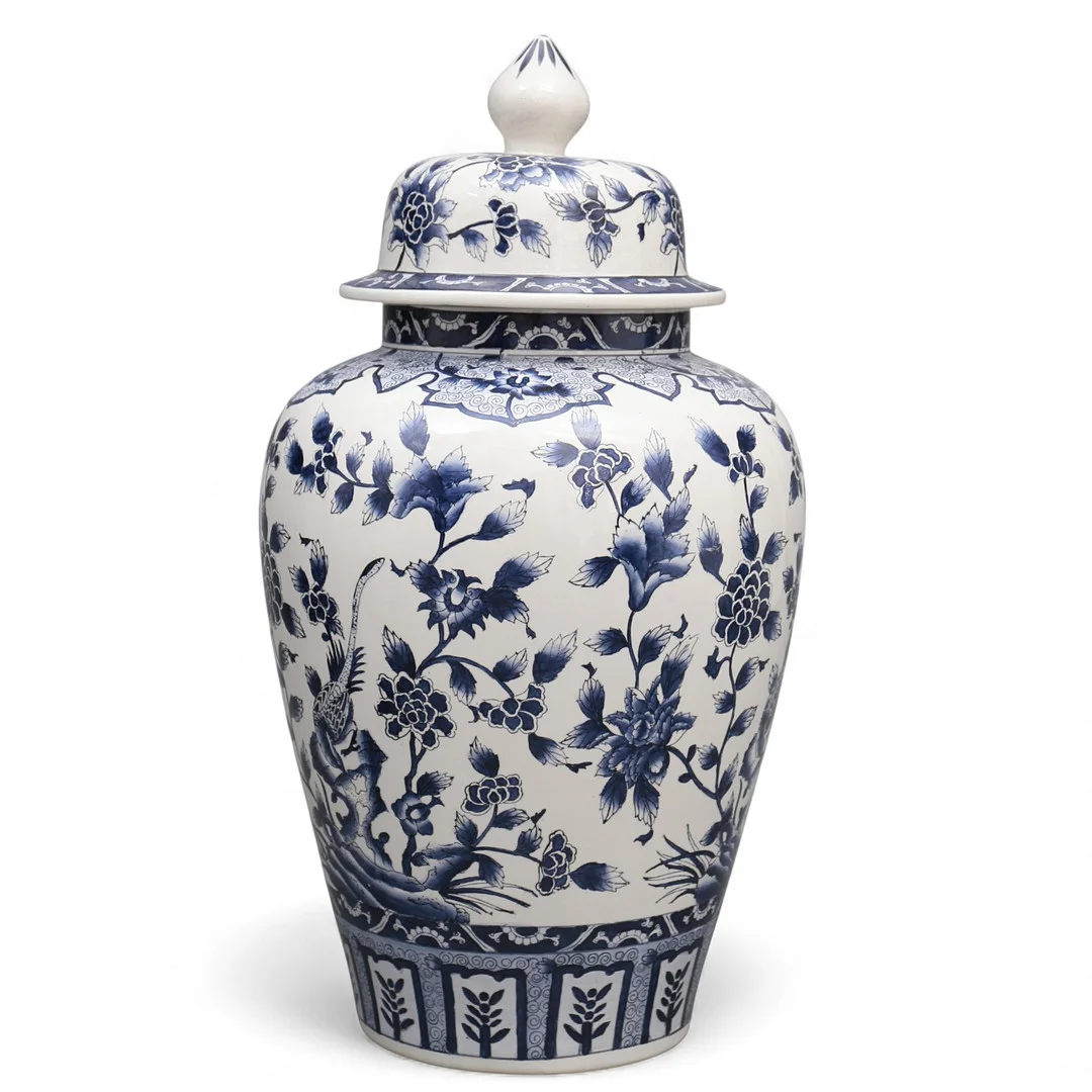 Chinese Qianlong-style lidded jar in blue and white porcelain, 20th Century. — Oriental — Balclis
