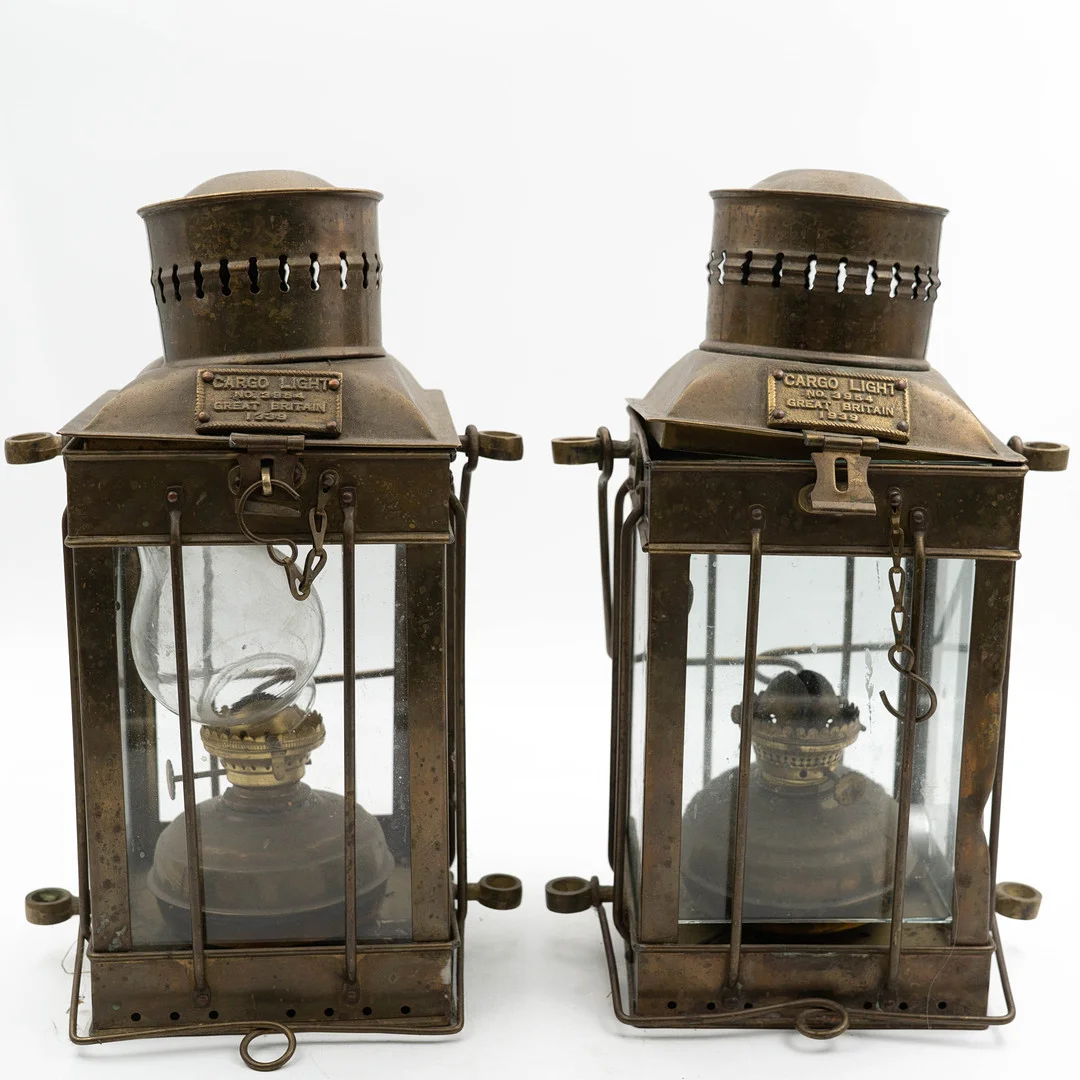 STORMLYKTOR, Cargo light, Great Britain, daterade 1939, olja/fotogen (2st). — Other lighting — Norrlands Auktionsverk
