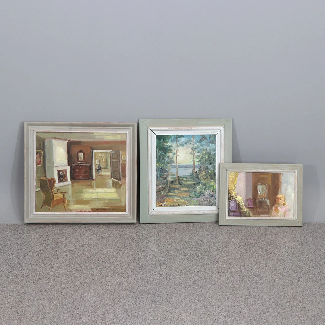 ASTRI EKENGREN–LARSSON. Oljemålningar på pannå, tre st. Interiörer samt landskap. Signerade. — Paintings — Skånes Auktionsverk