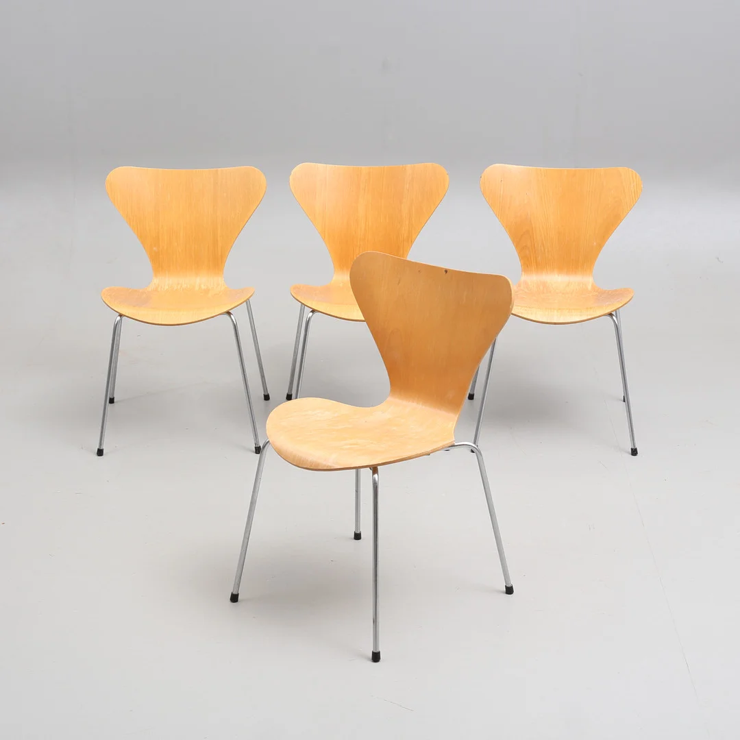 ARNE JACOBSEN. Stolar 4 st, "Sjuan", Fritz Hansen, Danmark, 1979/1988. — Armchairs & Chairs — Auktionshuset Thelin & Johansson
