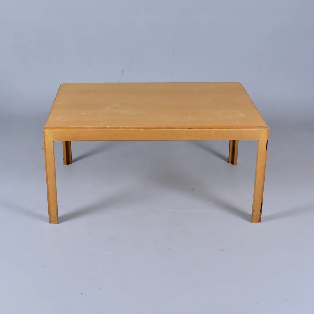Børge Mogensen. Soffbord/hopfällbart bord av ek, modell 5386. — Coffee Tables — Halmstads Auktionskammare