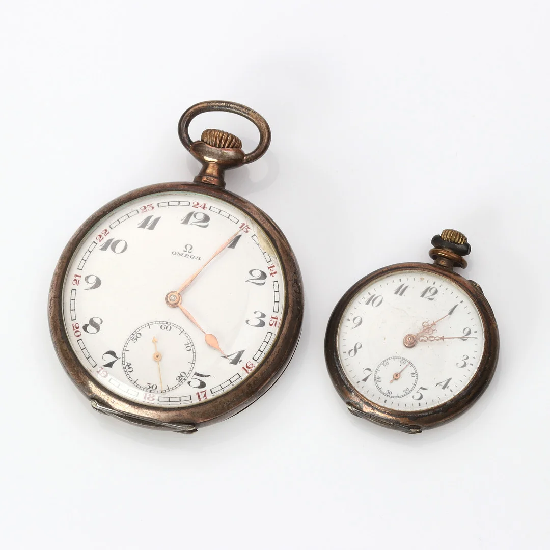 FICKUR, TVÅ ST. Silver, bl.a. Omega. — Pocket & Stop Watches — Skånes Auktionsverk