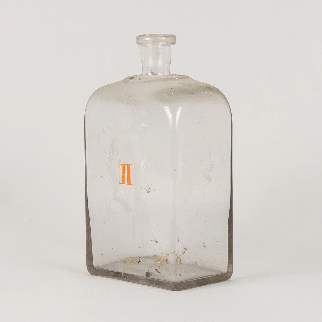 SCHATULLFLASKA glas, antik, Oscar II monogram. — Other — Karlstad Hammarö Auktionsverk