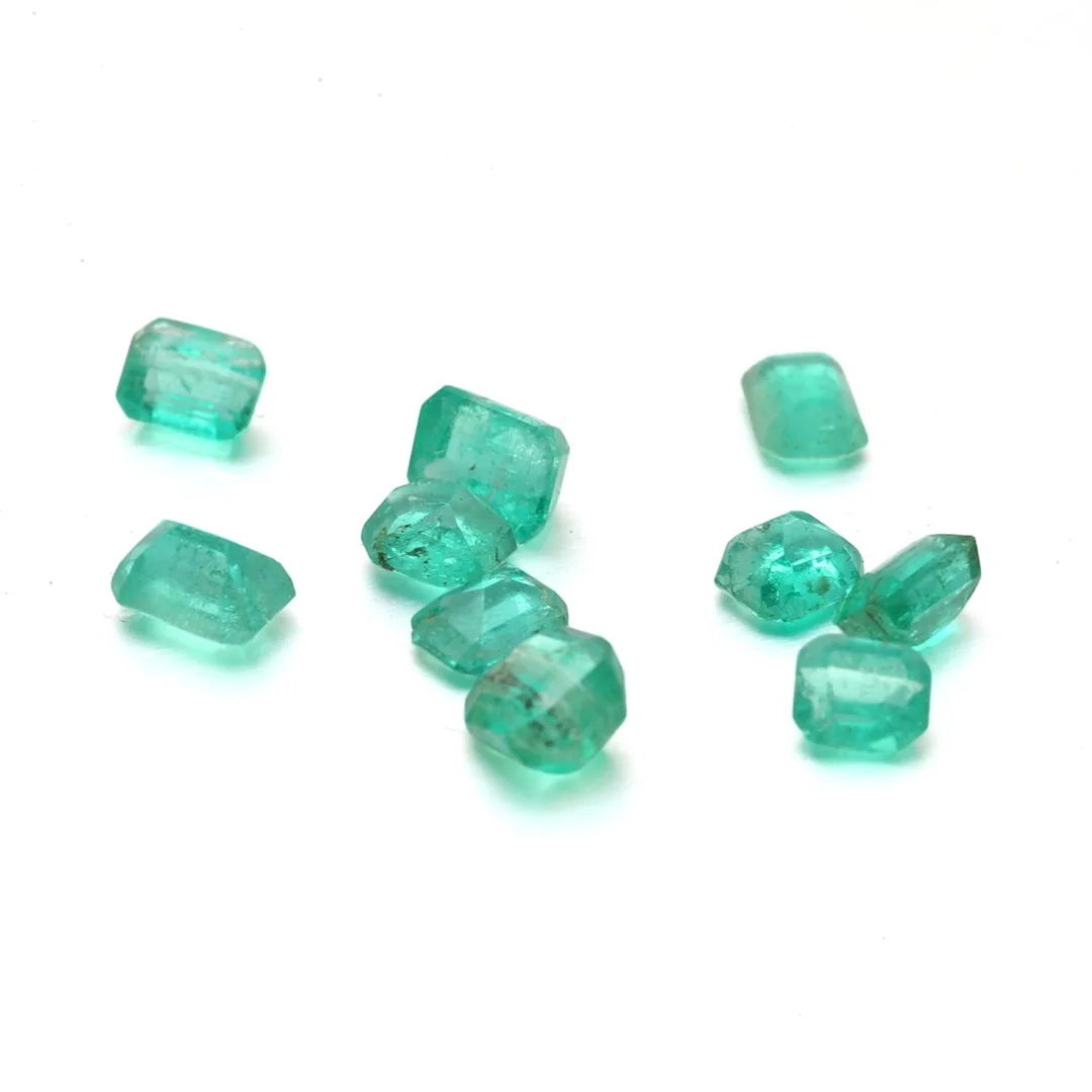 Set of 10 unmounted emeralds with certificate. — Gemstones — Balclis