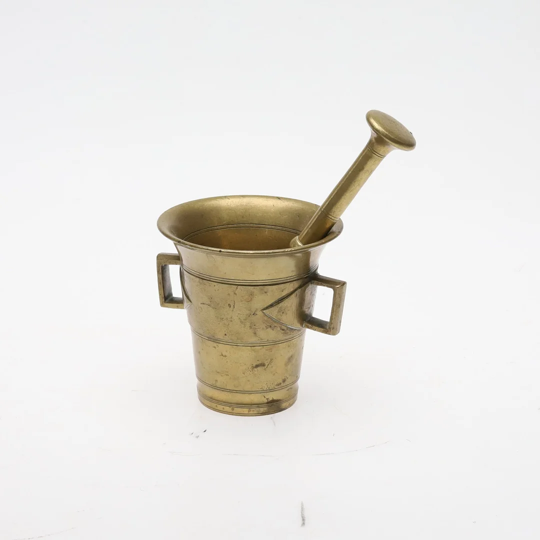 MORTEL med STÖT. Mässing, Carl Keijser & co, Westerås, omkring 1900-tal. — Pewter, Brass & Copper — Örebro Stadsauktioner