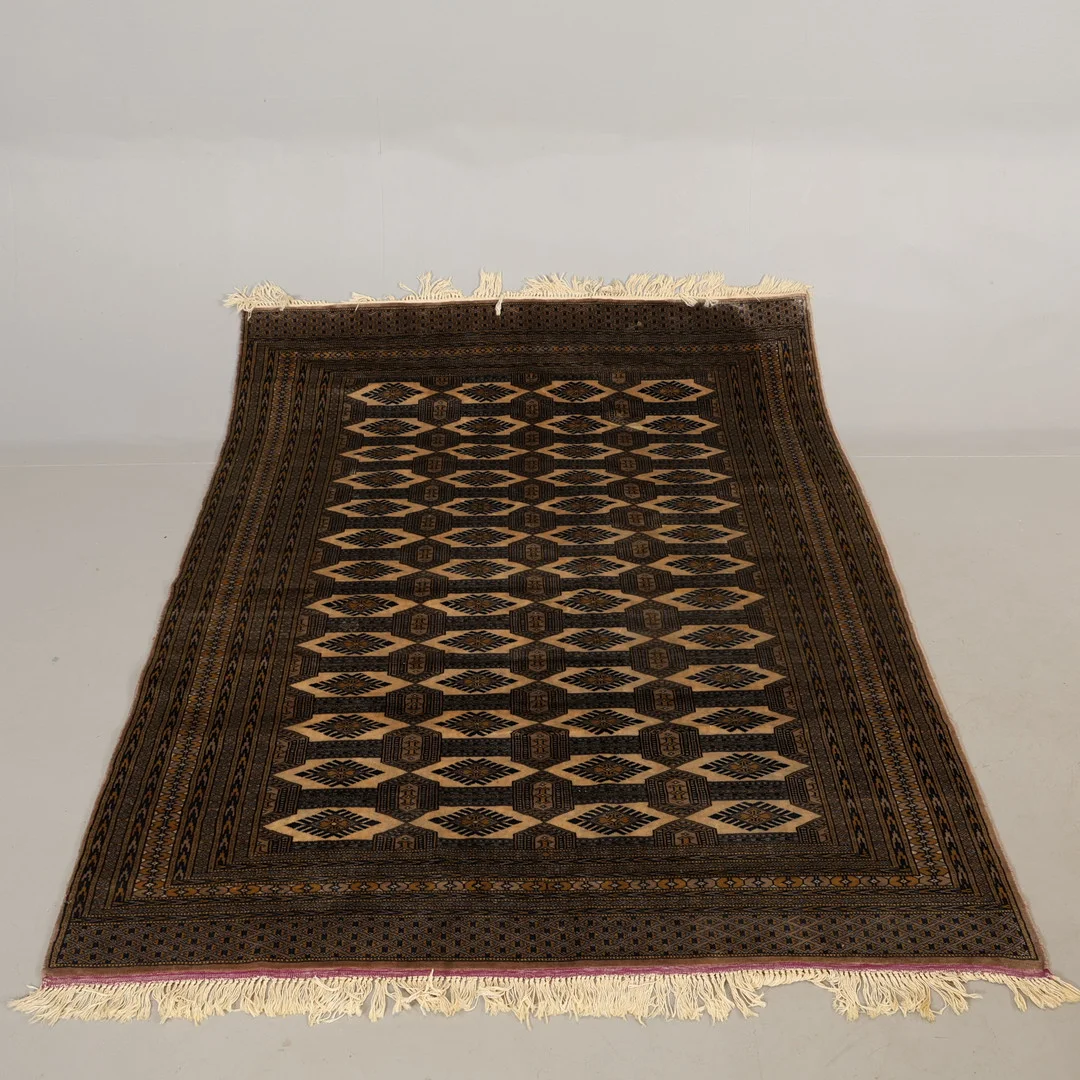 MATTA handknuten 203x157 cm. — Carpets — Höörs Auktionshall