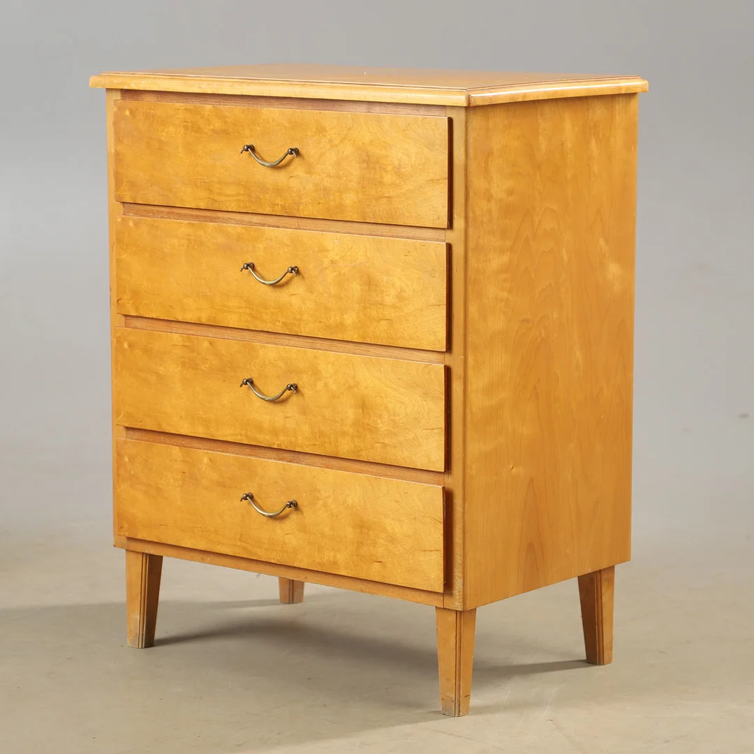 BYRÅ, 4-lådig, björk, Swedish Modern, Sandhems möbelindustri, 1930/1940-tal. — Chests of drawers — Helsingborgs Auktionskammare
