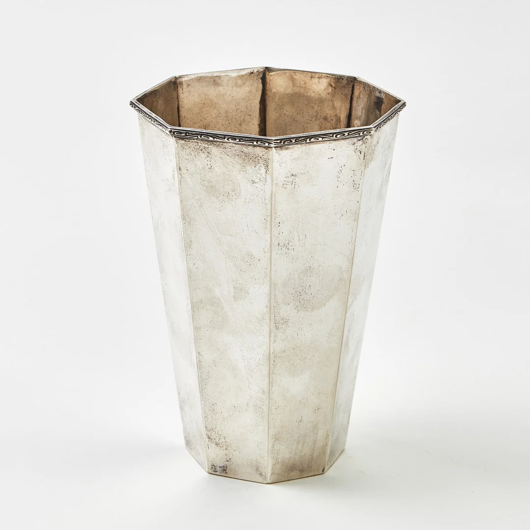 GUSTAF JANSSON. (1892-1979). Vas, silver, 1957, C.G Hallberg, Stockholm. — Silver — Stockholms Auktionsverk Magasin 5