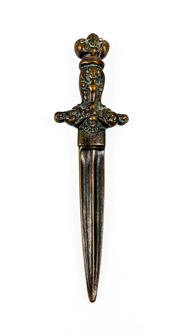DOLK, brons, 1900-tal. — Edged weapons — Auktionshuset STO Bohuslän