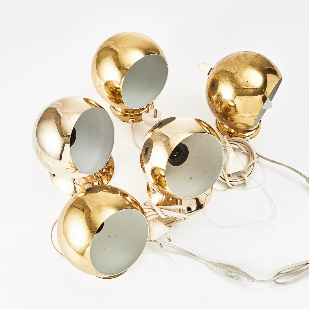 VÄGGLAMPOR, 5 st, "Magnetlampan", delvis etikettmärkta, modell 2264, AB Konst-Hantverk, Hökerum. 1960/70-ta. — Wall Lights — Stockholms Auktionsverk Magasin 5