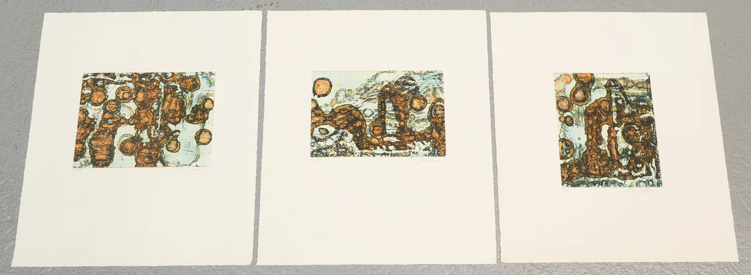 CARL-BERTIL SEHLIN. Färgetsningar, 3 st, kompositioner, signerade, EA. — Engravings & Prints — Ekenbergs Auktioner