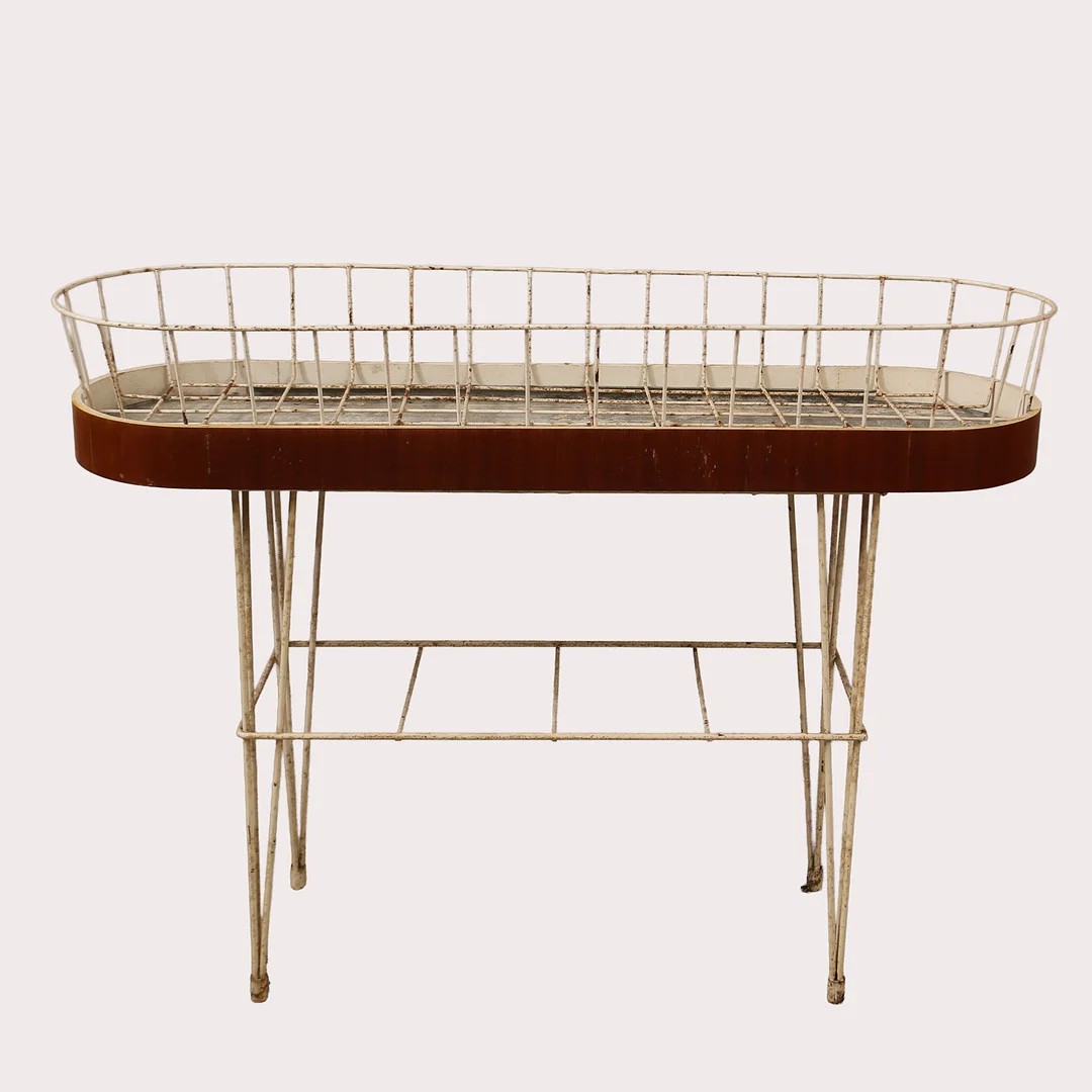 BLOMSTERBORD, teak och metall, Stringmodell. — Other — Limhamns Auktionsbyrå
