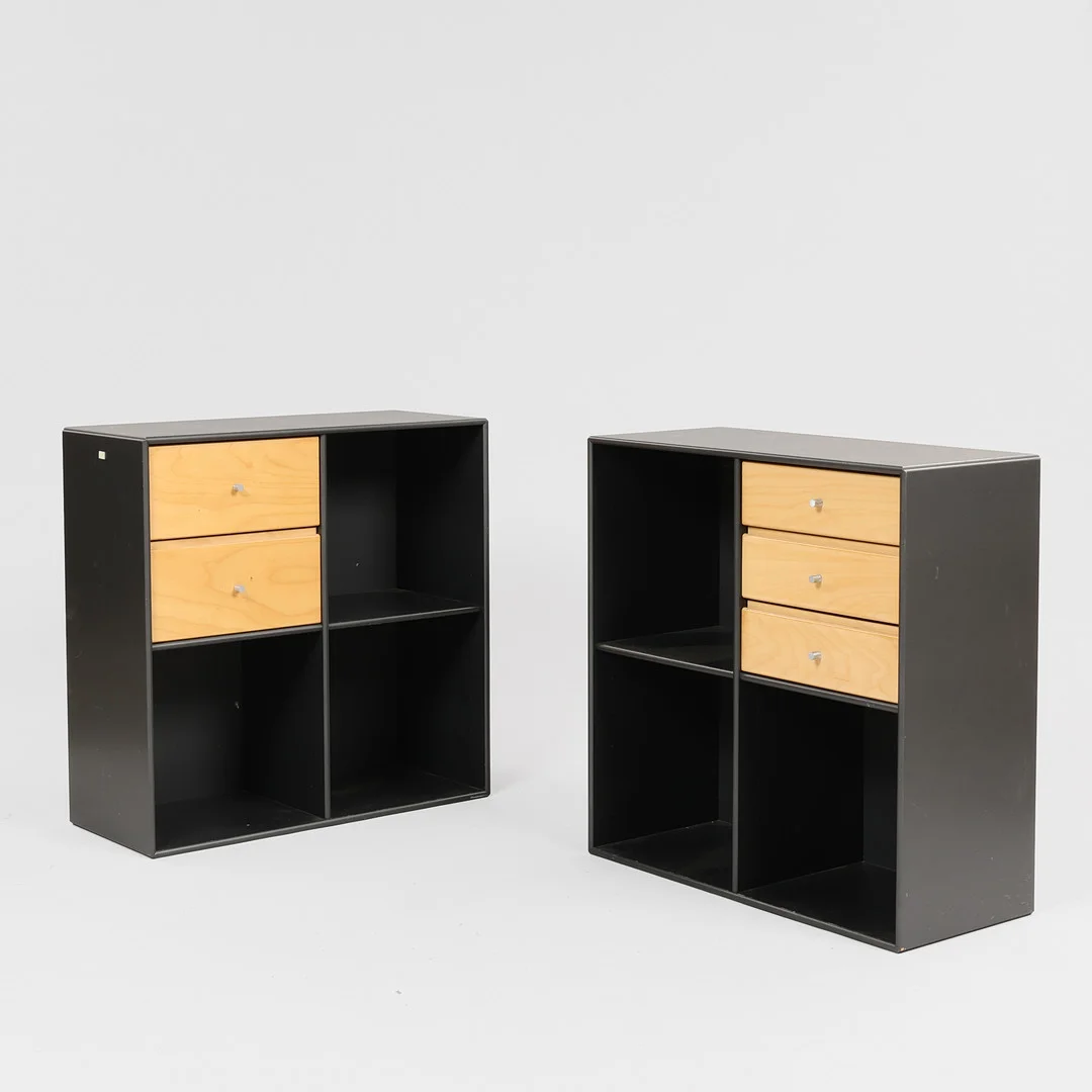 PETER J. LASSEN. grålakeret Montana reoler, Montana, Danmark, designet i 1982. Danmark (2). — Cupboards, Cabinets & Shelves — Palsgaard Kunstauktioner