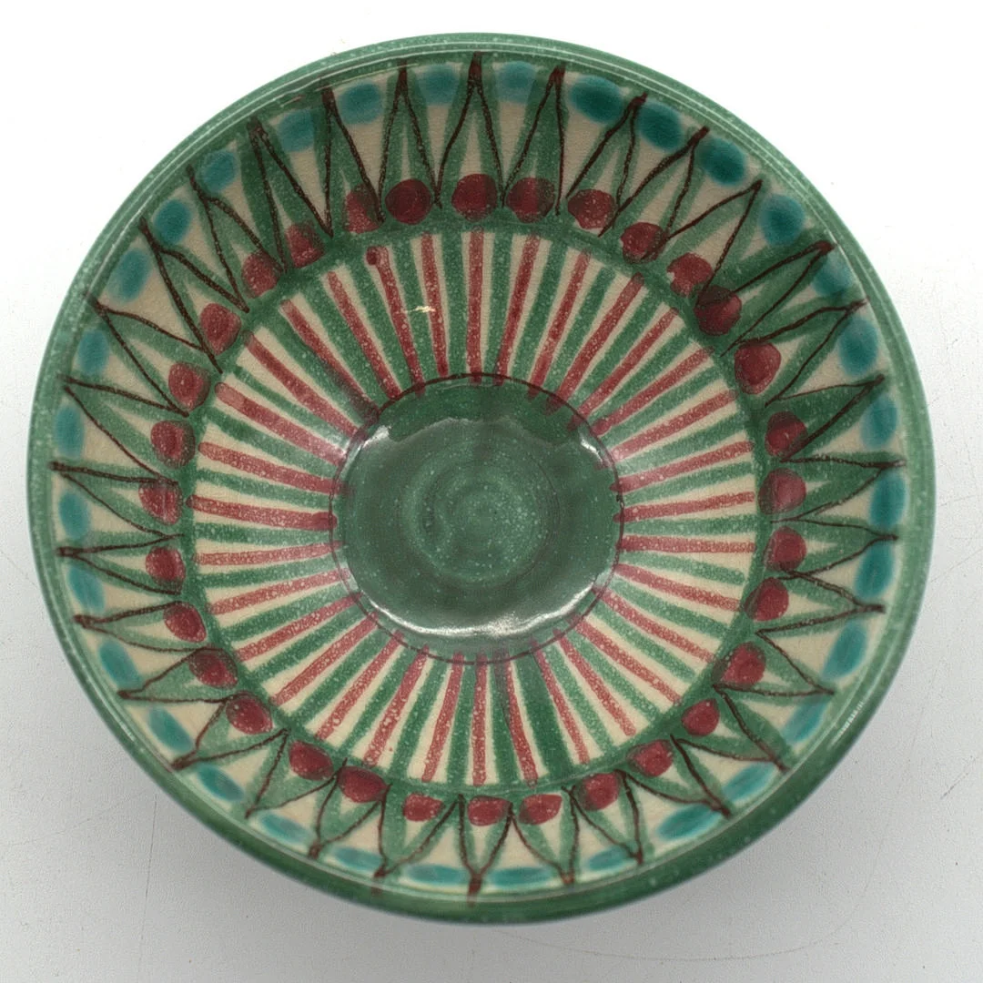 DESIGNER KERAMIK SCHALE MIT ROT GRÜNER GLASUR. — European — Kunst- und Auktionshaus Kleinhenz