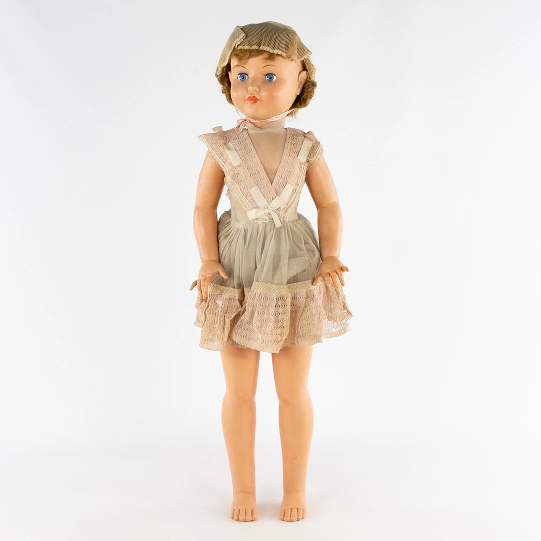 DOCKA, större modell. — Dolls & Teddybears — Karljohan Auktioner
