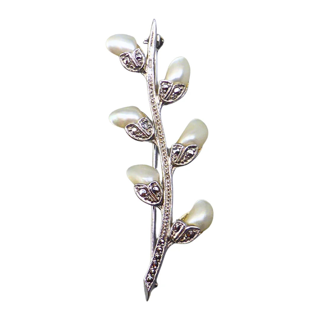 BROSCHE AUS 835ER SILBER MIT PERLEN UND MARKASIT. — Brooches & Pendants — Auktionshaus Stuber's Hammerschlag
