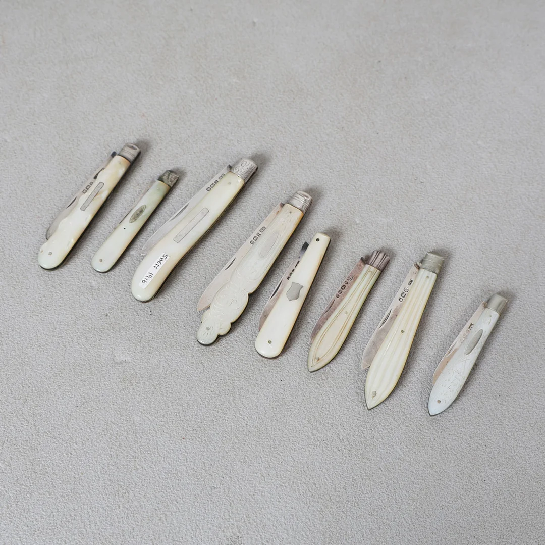 A COLLECTION OF EIGHT MOTHER OF PEARL AND SILVER BLADED FRUIT KNIVES (8). — Silver — Bishop & Miller