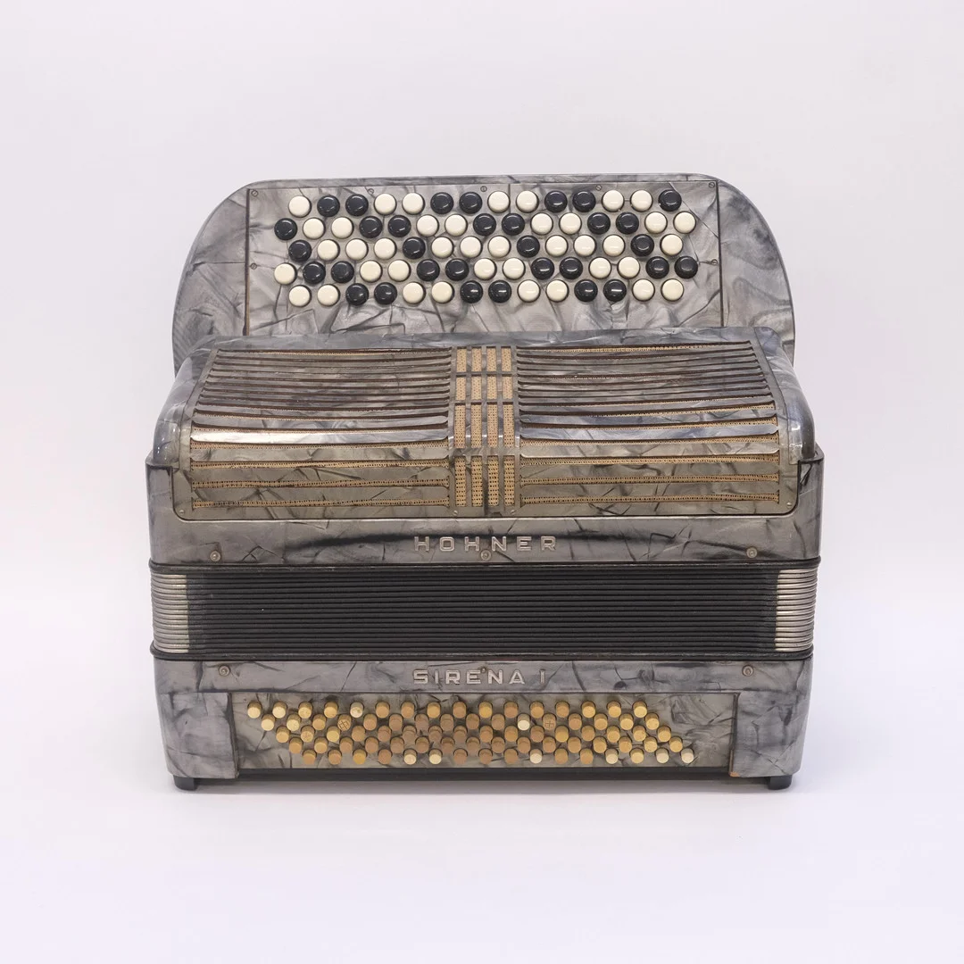 HOHNER. DRAGPSEL, "SIRENA 1". — Musical instruments — Björnssons Auktionskammare