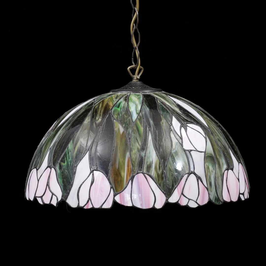 TAKLAMPA, tiffanystil, 1900-talets andra hälft. — Ceiling lights — Växjö Auktionskammare
