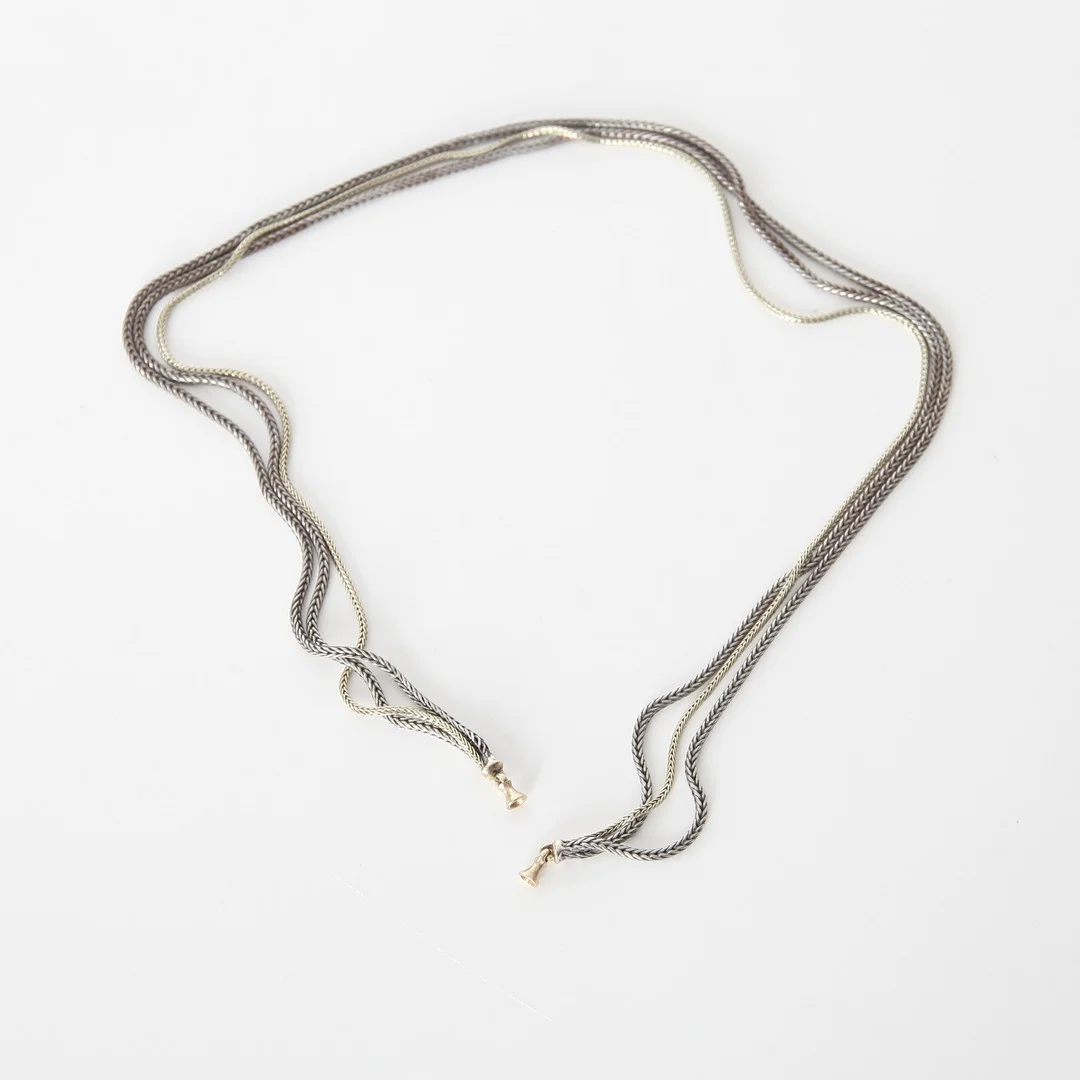 OLE LYNGGAARD. f 1936. Collier, oxiderat silver och 14K guld. — Necklace — Auktionsverket Engelholm