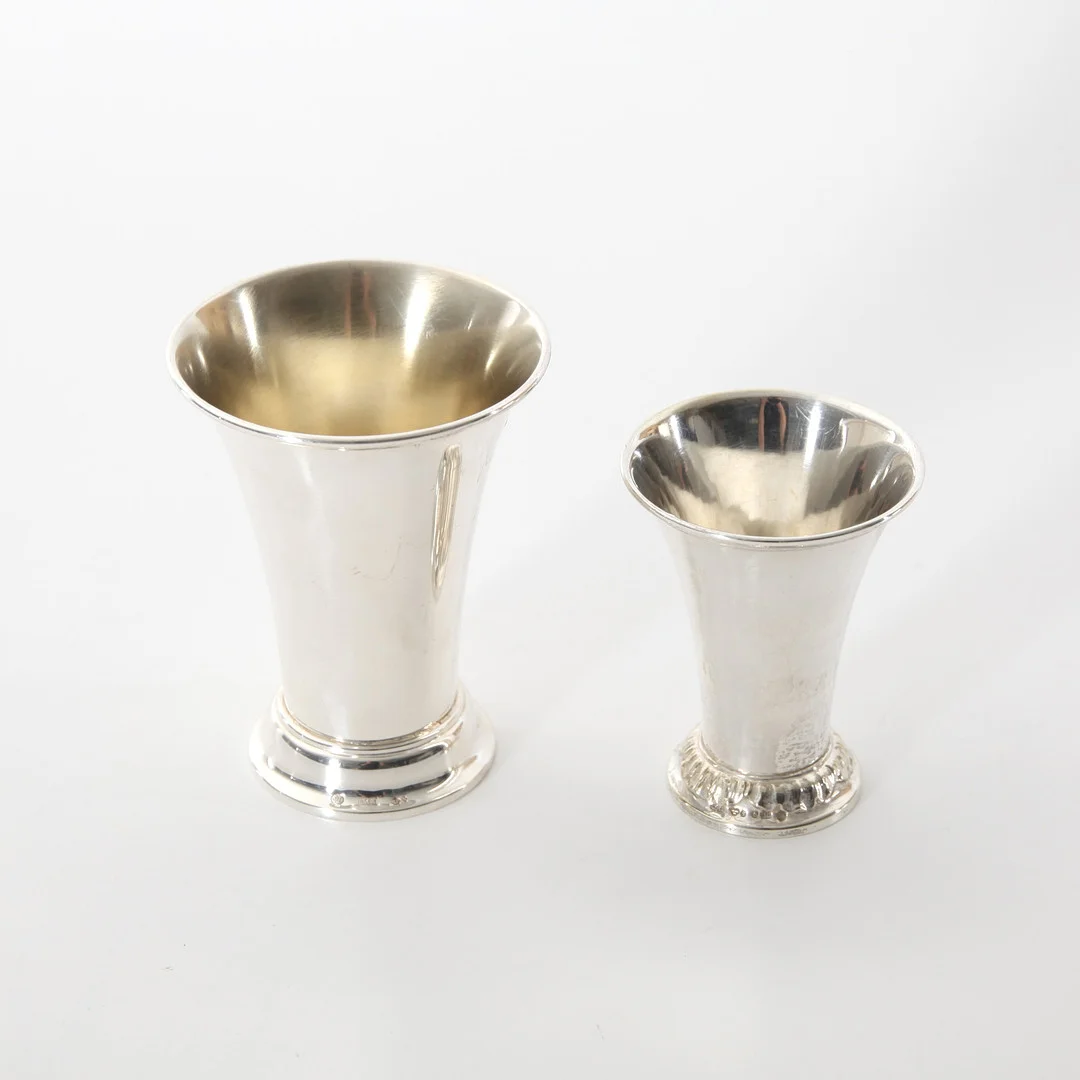 SMÅ SILVERPOKALER, 2 st, Sverige/Finland, 1900-tal. — Silver — Auktionsverket Engelholm