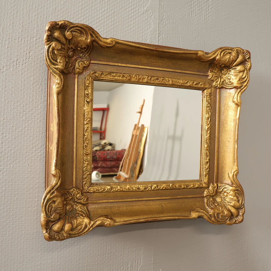 SPEGEL med förgylld ram. — Mirrors — Höörs Auktionshall