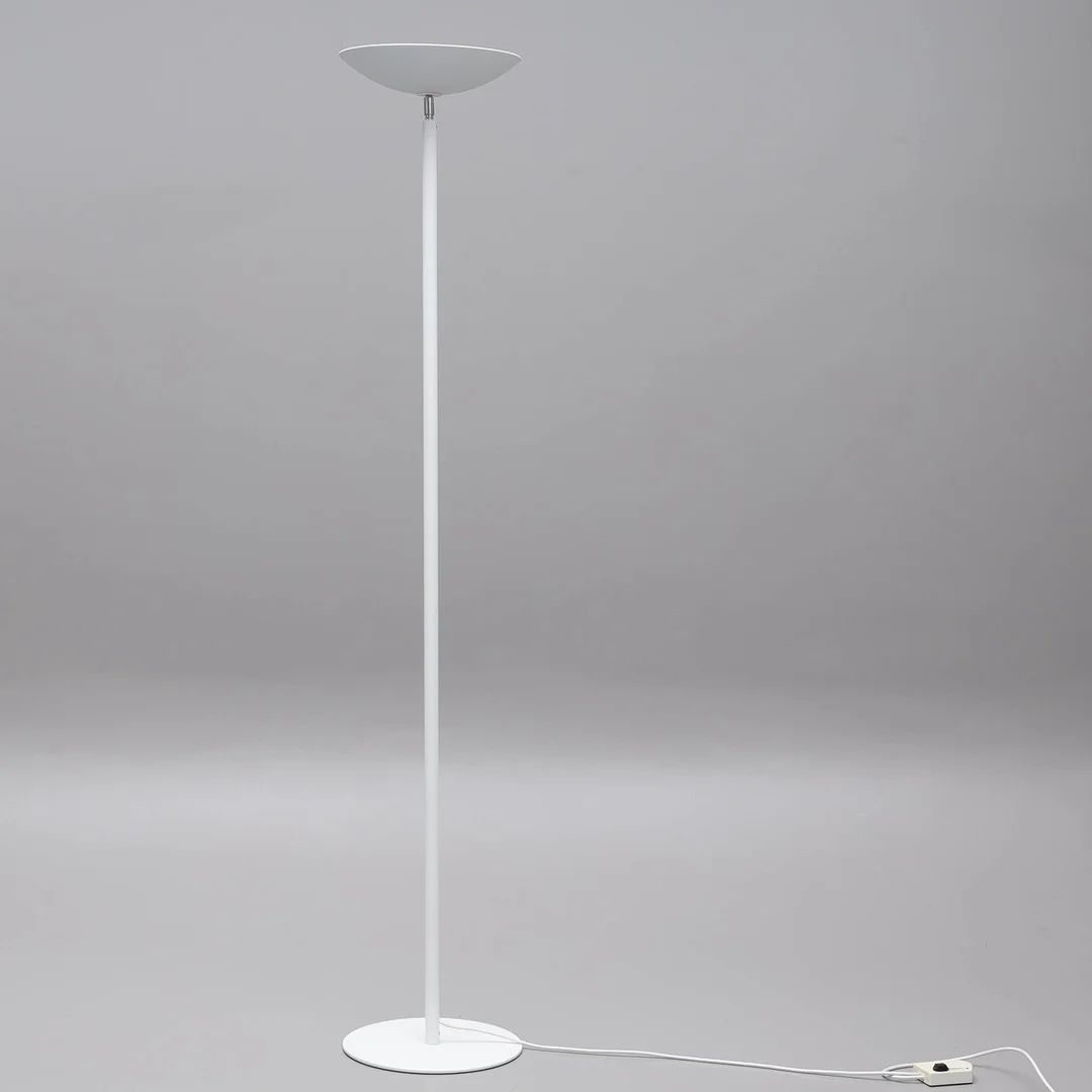 GOLVLAMPA, lackad metall, Relco Milano, Italien. — Floor lights — Auktionsmagasinet Vänersborg