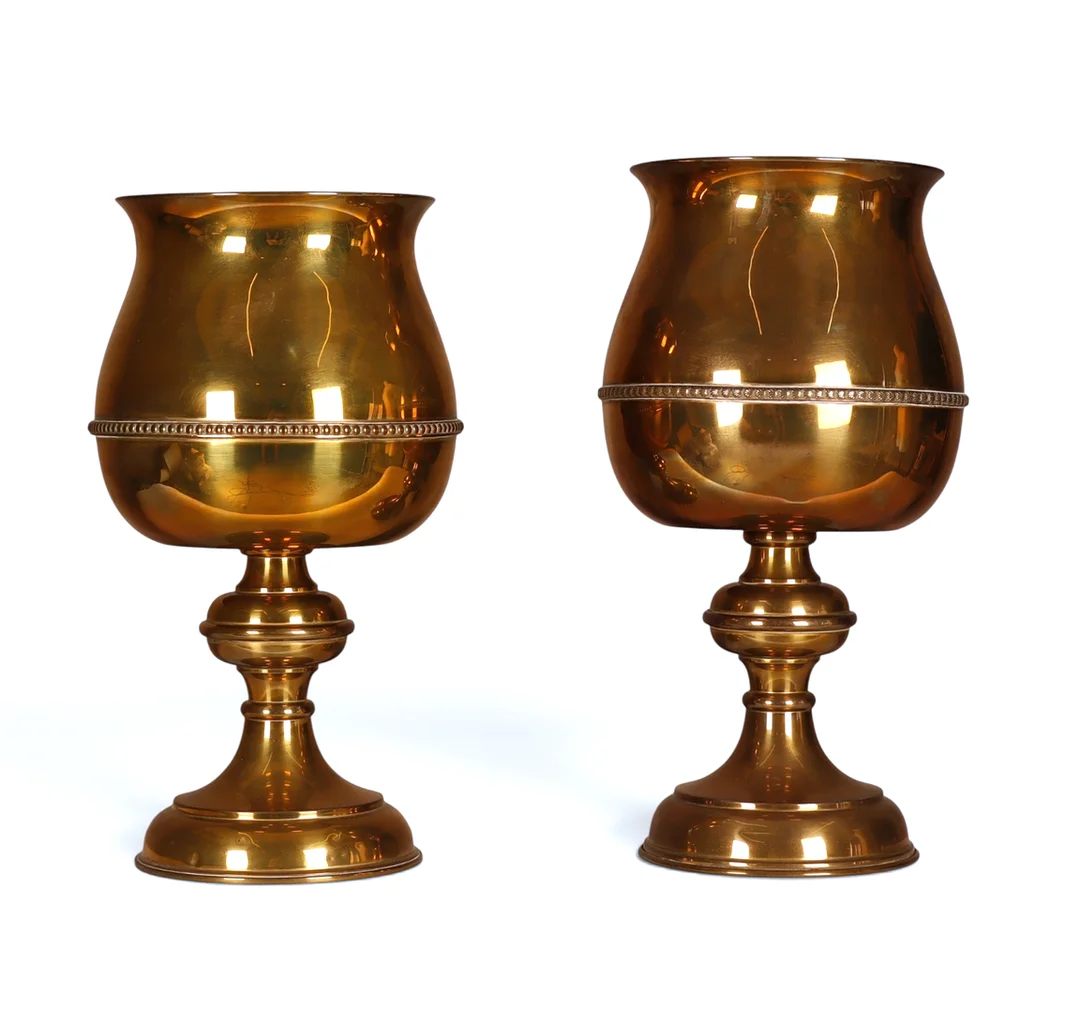 Pareja de copas vintage en latón. — Pewter, Brass & Copper — Barcelona Auctions
