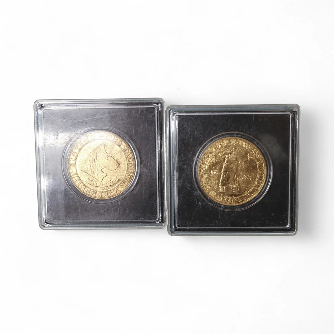 MEDALJER, 2 st., konungens regalskepp Wasa, präglade år 1960. — Coins & Banknotes — Limhamns Auktionsbyrå