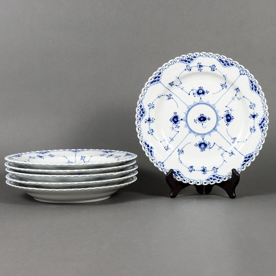 MATTALLRIKAR 6 st "Musselmalet helblond", modellnr 1084, Royal Copenhagen 1969-1974. — Tableware — Karlstad Hammarö Auktionsverk